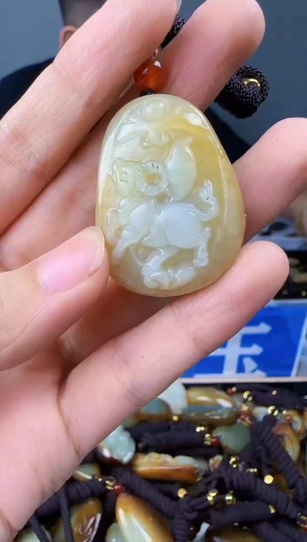 和田玉未镶嵌颈饰1
