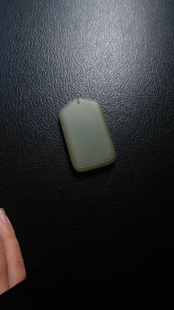 和田玉未镶嵌颈饰无事牌