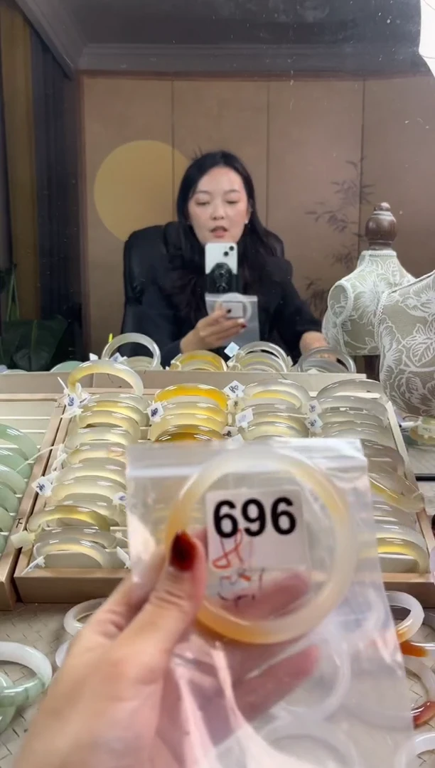 手镯玛瑙/玉髓未镶嵌696