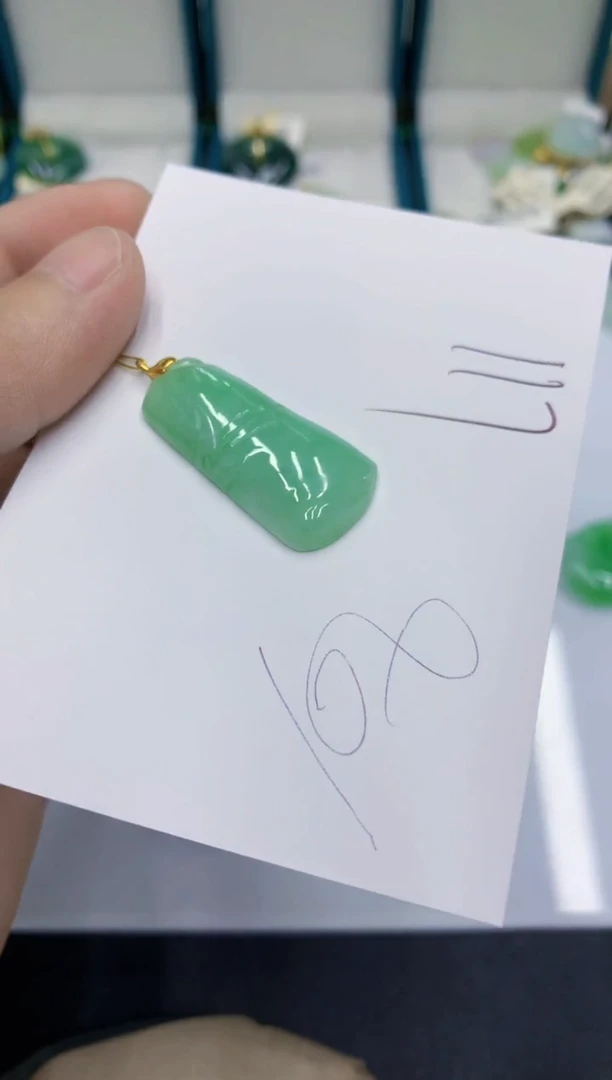 颈饰18K金镶嵌翡翠翡翠