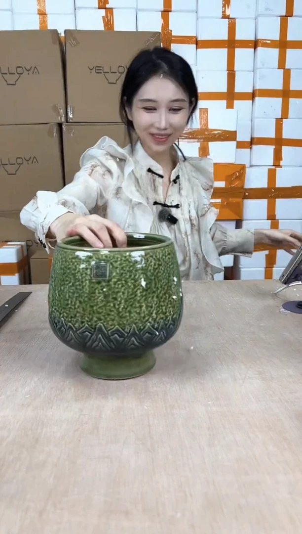 奖杯高脚裂纹深绿15x18