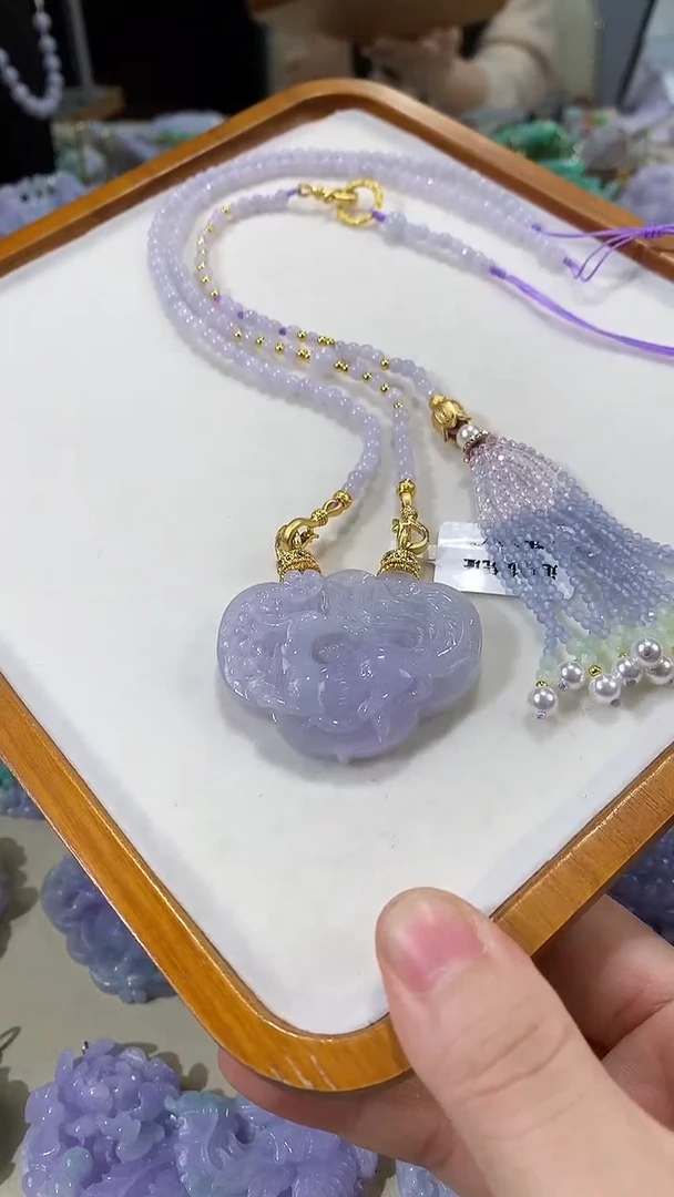 颈饰未镶嵌翡翠吊坠