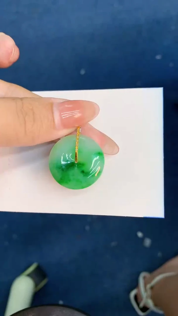 翡翠18K金镶嵌吊坠(不含链)1