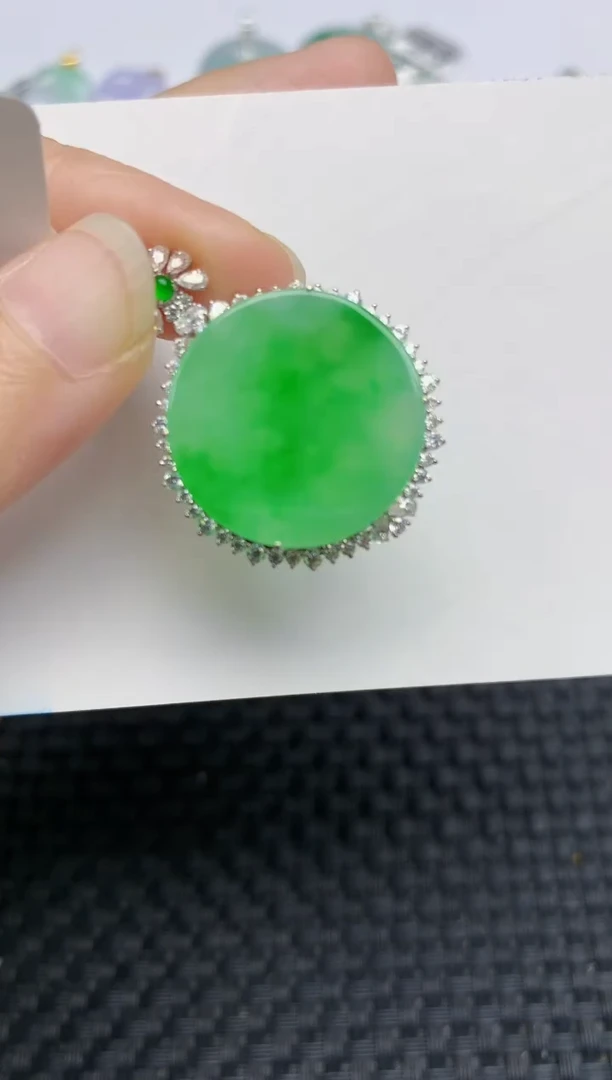 翡翠18K金镶嵌颈饰天然A货翡翠