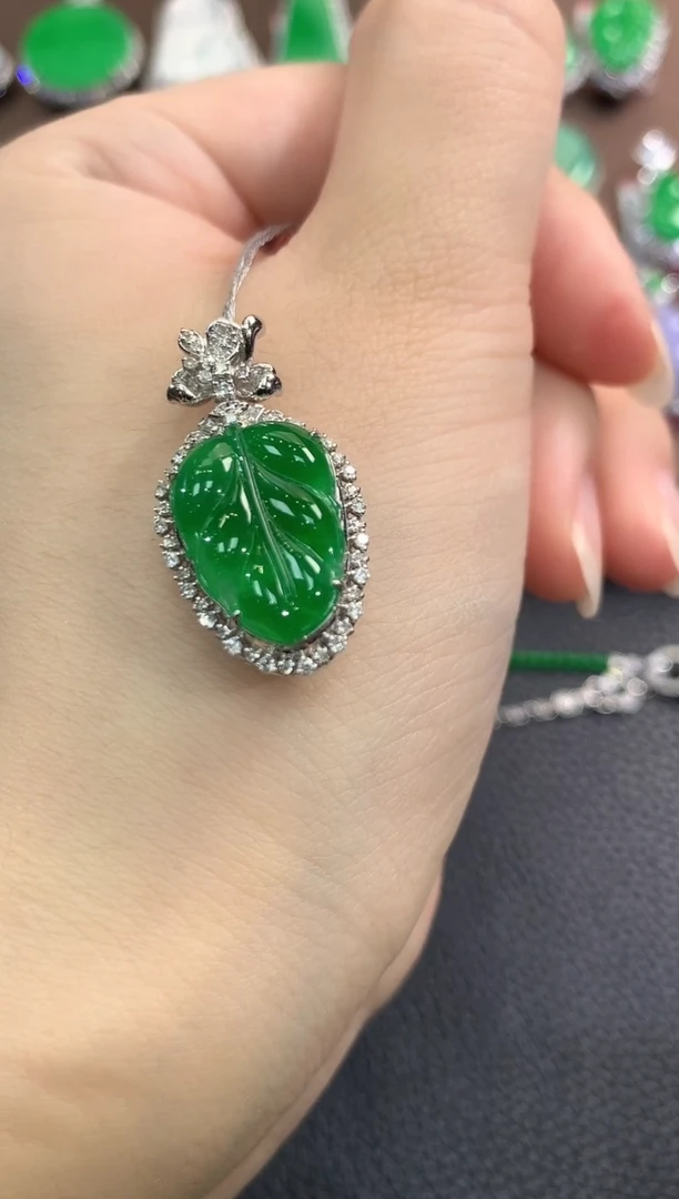 翡翠18K金镶嵌吊坠(不含链)春日珠宝 B75