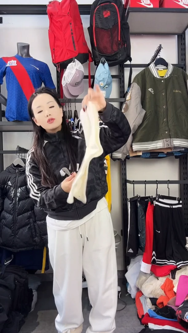 606闪购编码  阿迪运动卫衣裤以直播间过款为准 尺码.