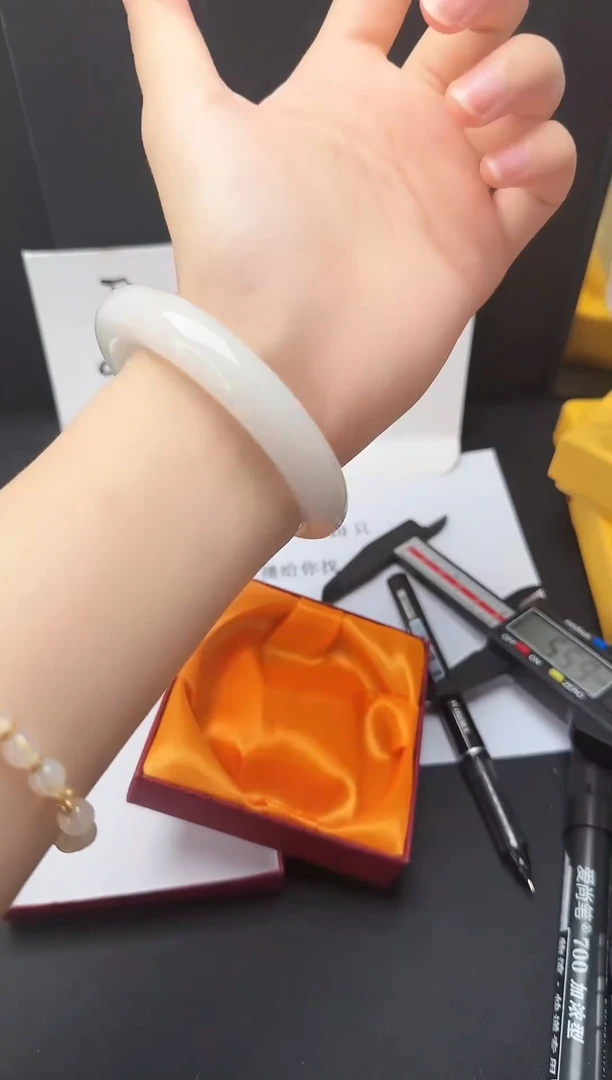 石英质玉手镯未镶嵌37