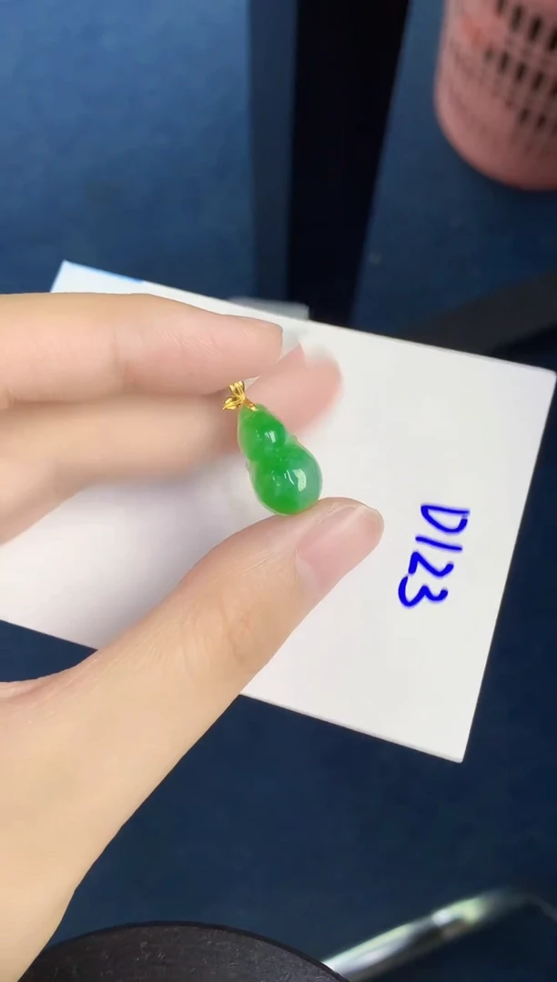 翡翠18K金镶嵌颈饰天然翡翠緬甸A貨