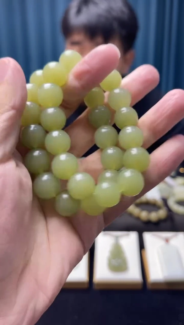 颈饰未镶嵌和田玉手串
