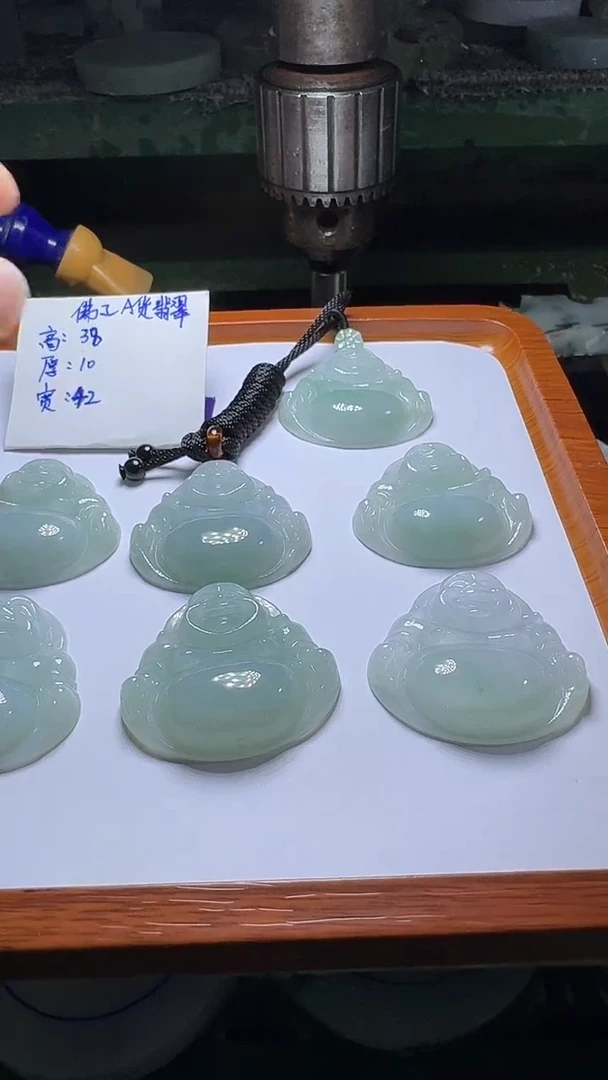 颈饰未镶嵌翡翠佛公多样性发一件