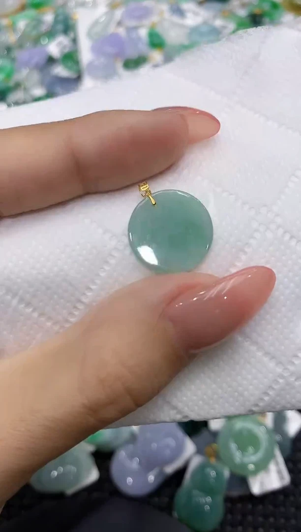颈饰18K金镶嵌翡翠111111111111