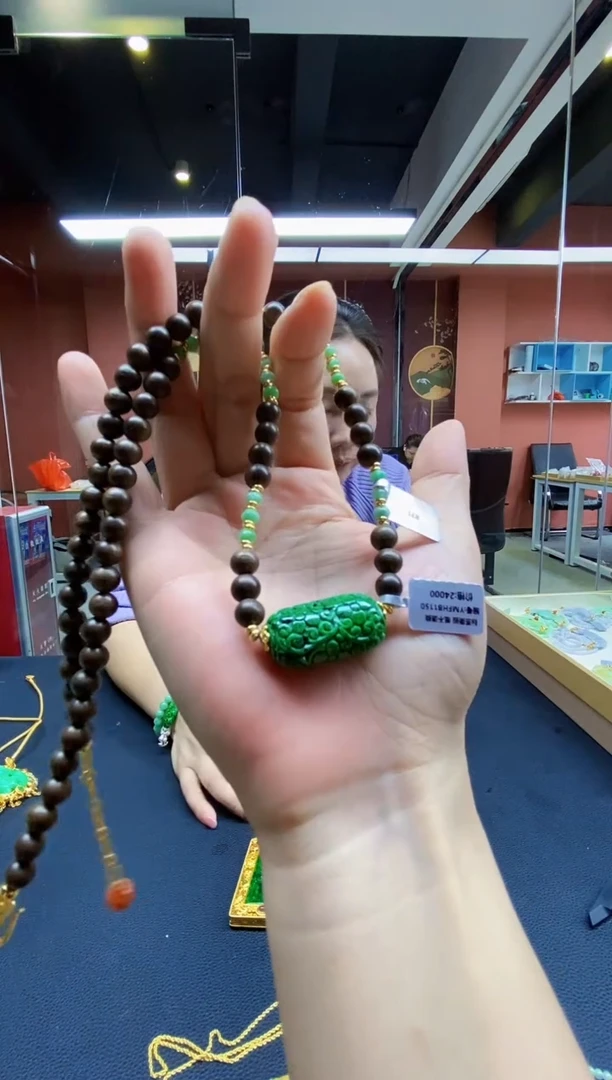 颈饰未镶嵌翡翠吊坠