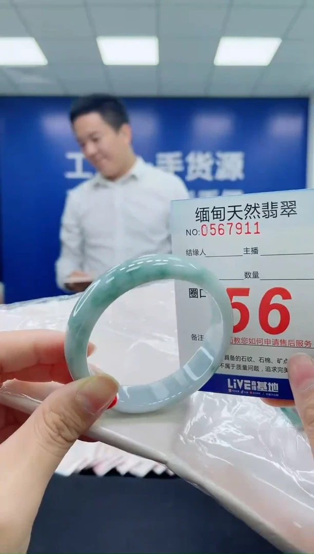 未镶嵌手镯翡翠天然翡翠手镯