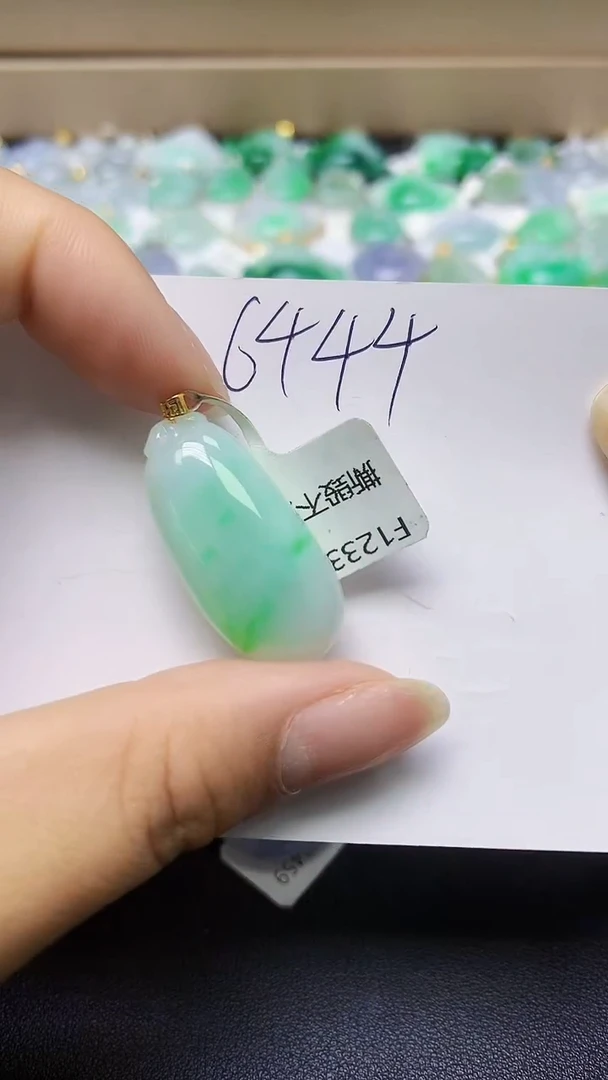 翡翠18K金镶嵌颈饰天然缅甸翡翠A货