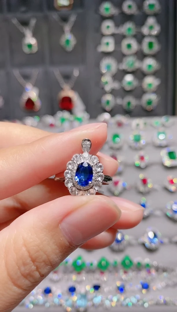 18K金戒指蓝宝石18K金镶嵌.