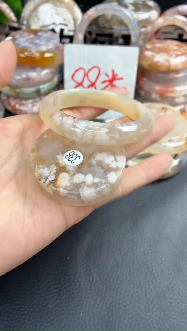 未镶嵌手镯（圆镯）石英质玉53