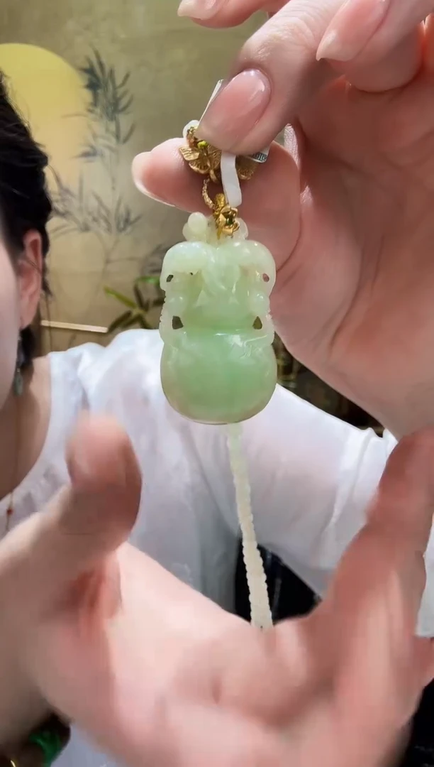 颈饰未镶嵌翡翠吊坠