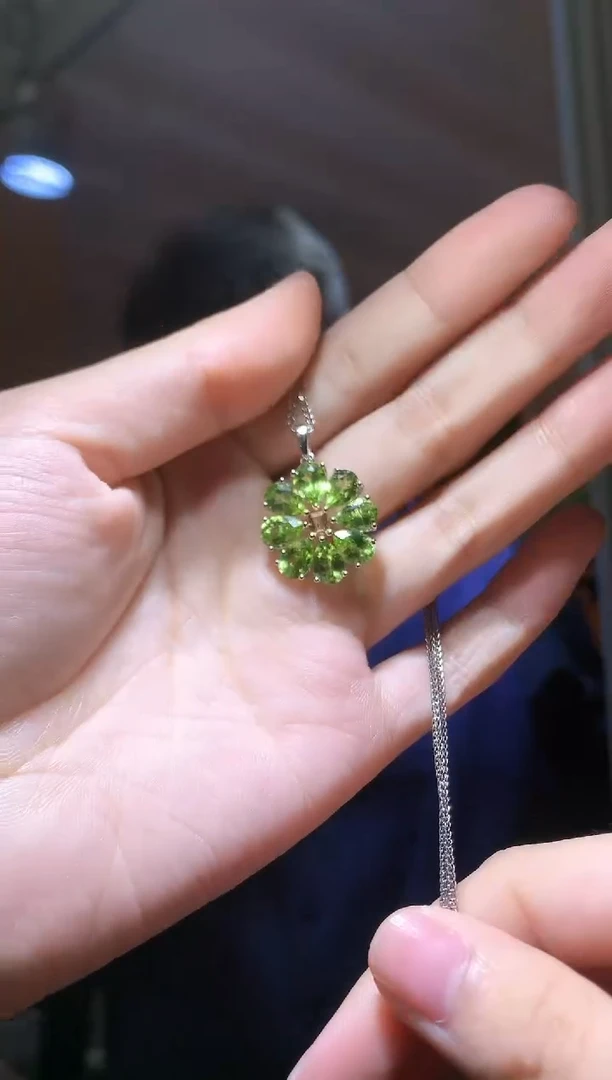 银S925镶嵌颈饰橄榄石吊坠