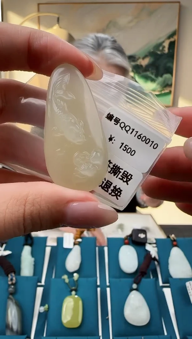 颈饰未镶嵌和田玉吊坠QQ
