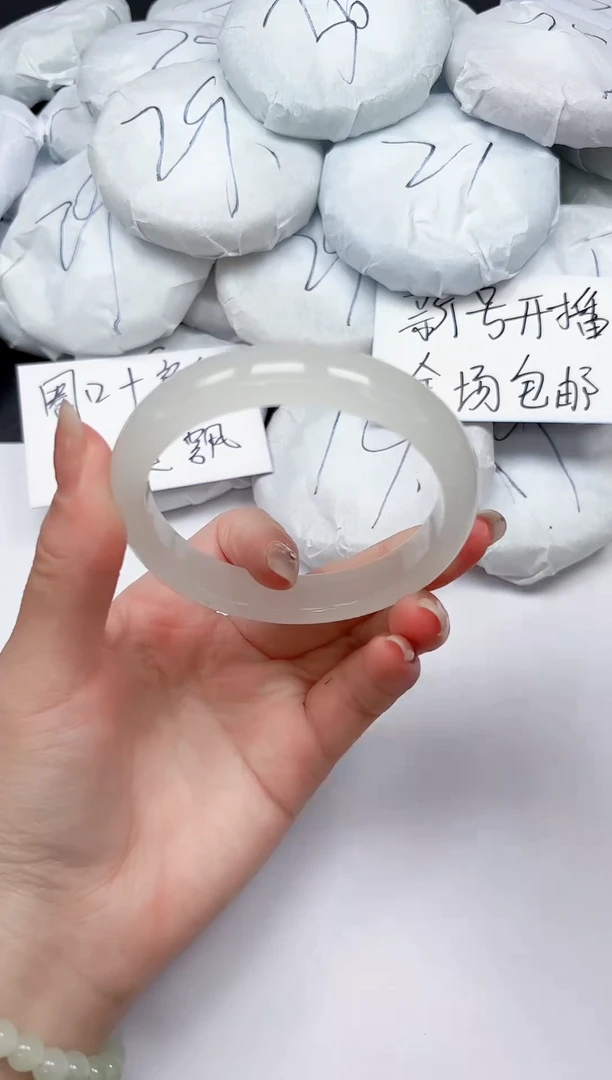 未镶嵌手镯石英质玉A105/62
