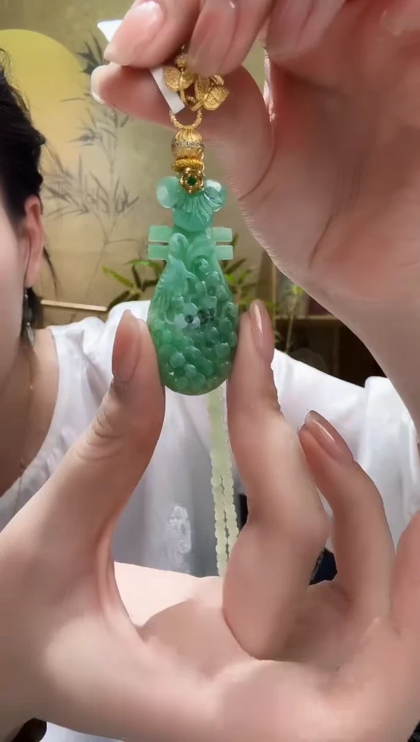 颈饰未镶嵌翡翠吊坠
