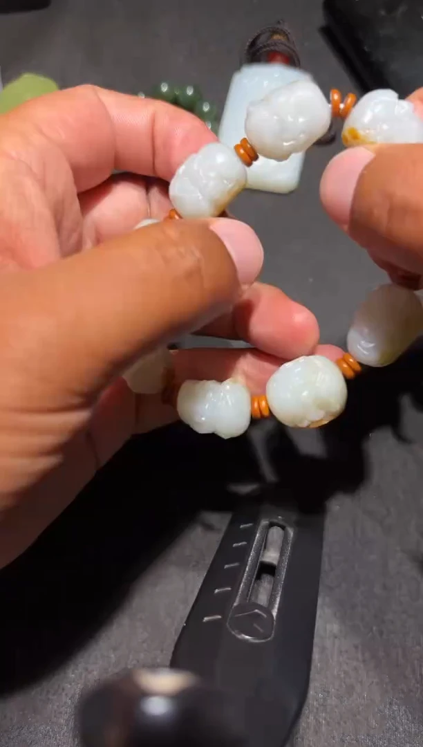 未镶嵌和田玉（糖玉）挂件和田玉