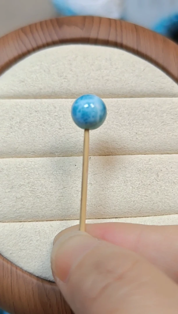 针钠钙石（海纹石）未镶嵌珠宝半成品多样性发一颗