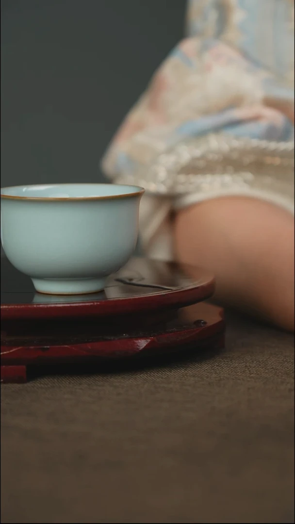 压手杯 带底款  亮面