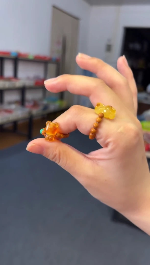 手链蜜蜡未镶嵌    蜜蜡【小熊】戒指