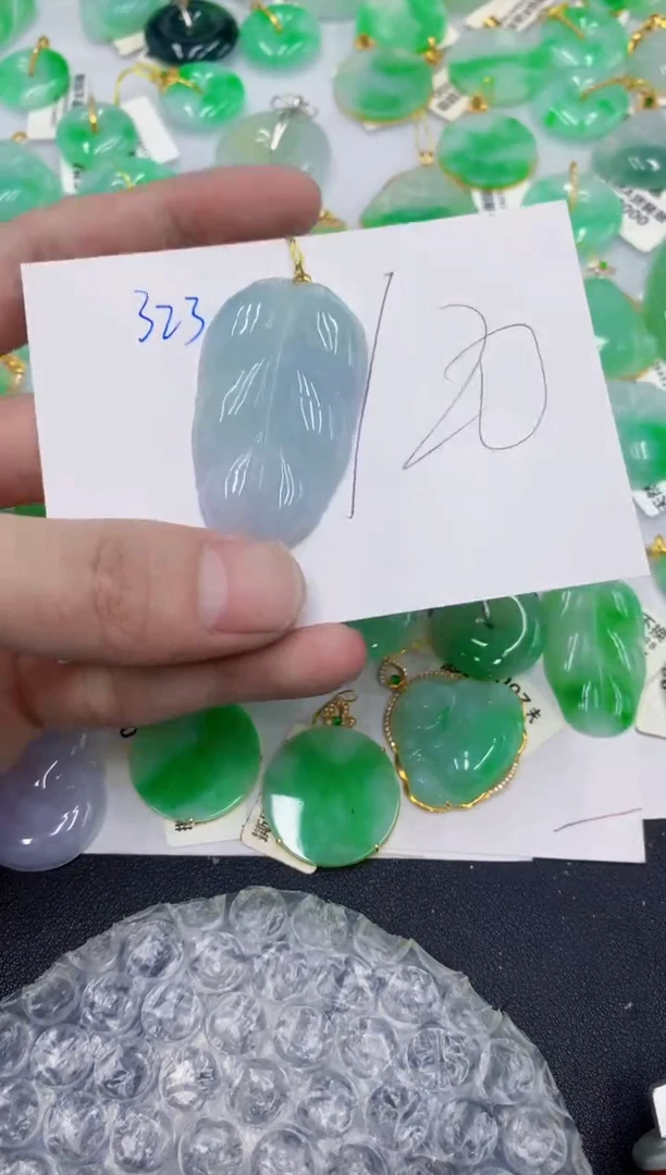 颈饰18K金镶嵌翡翠1111111