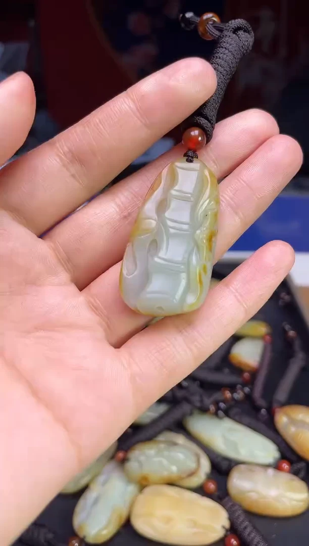 颈饰未镶嵌和田玉1