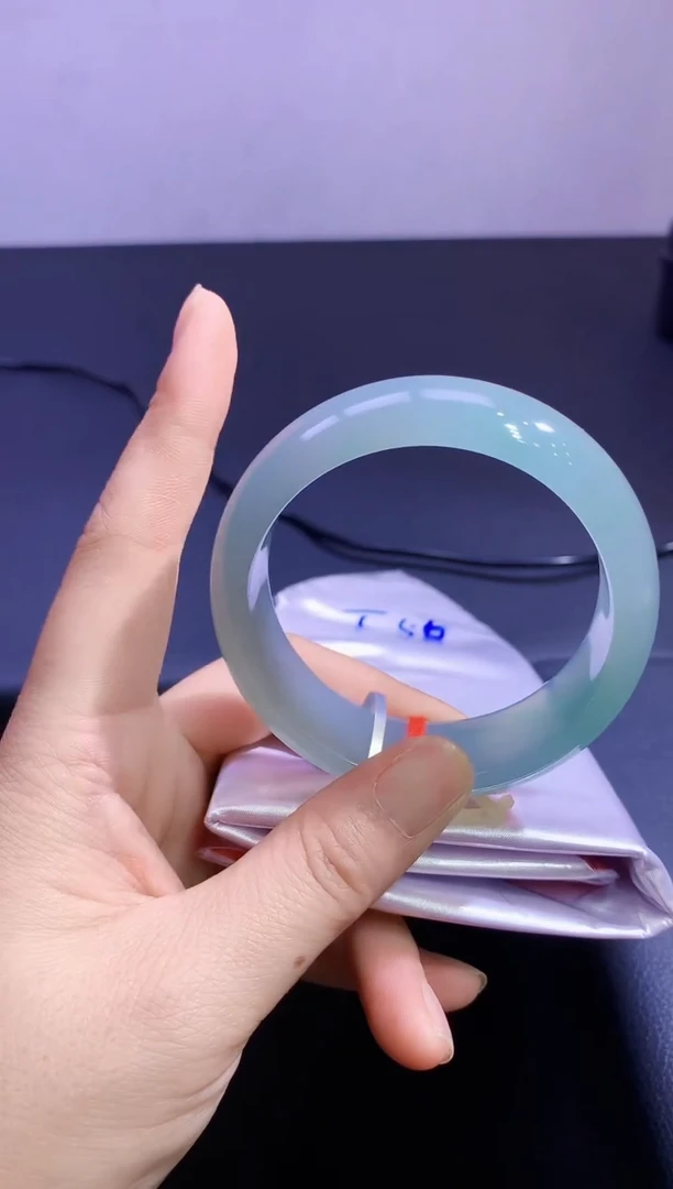 未镶嵌手镯翡翠翡翠手镯圈口56-t46手镯定金2万卖价21.8万