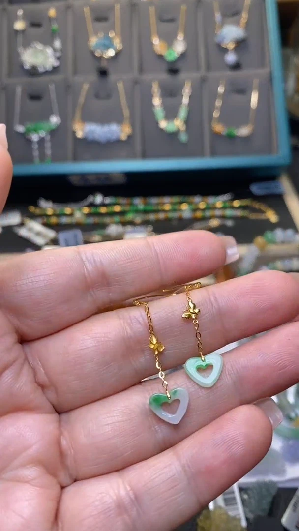 颈饰18K金镶嵌翡翠净货39947