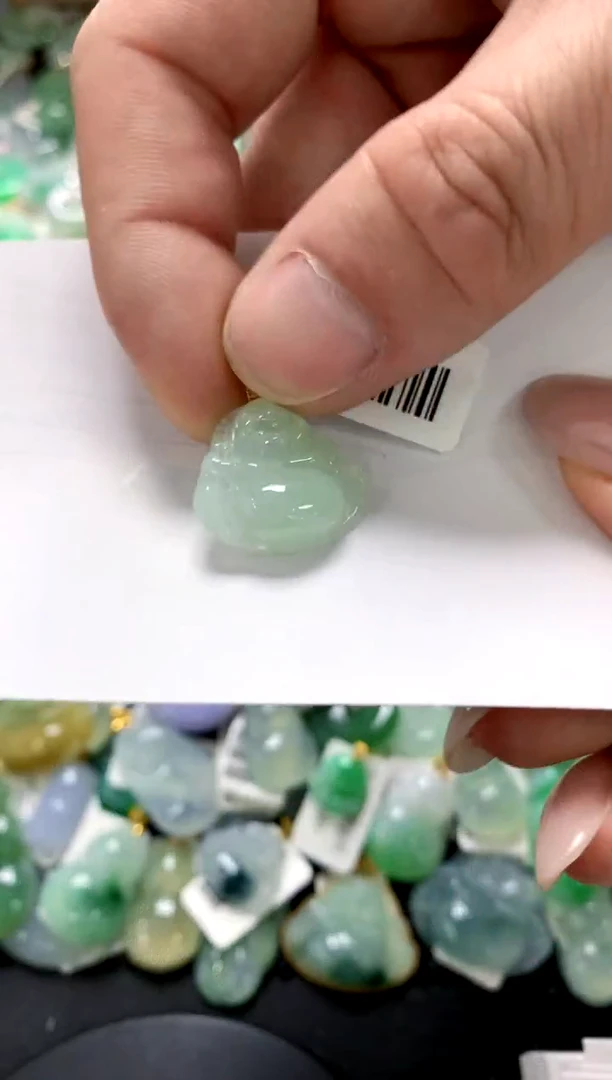 翡翠18K金镶嵌颈饰1111111111111111