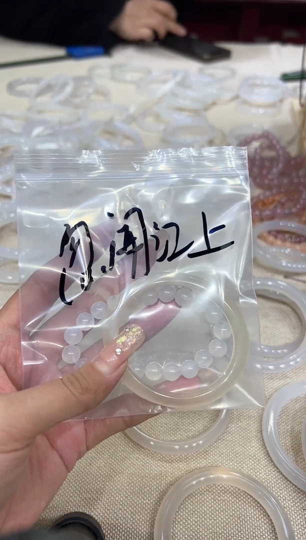 【闪购商品】玛瑙/玉髓手镯未镶嵌玛瑙手镯香槟金透玉石手镯