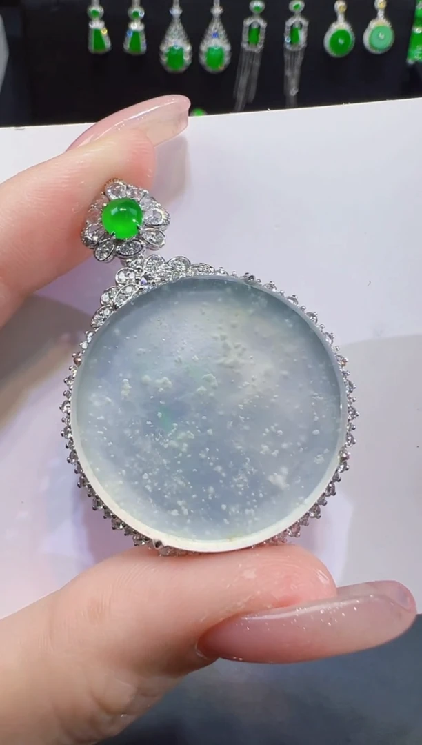 【闪购商品】翡翠吊坠(不含链)18K金镶嵌吊坠