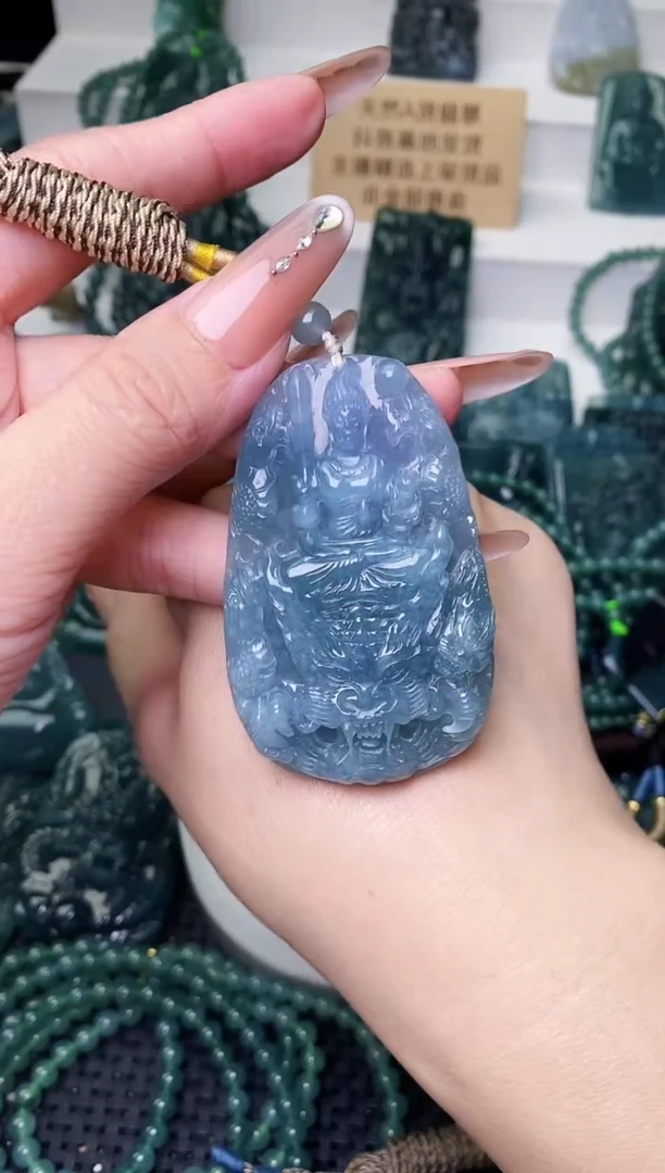 颈饰未镶嵌翡翠