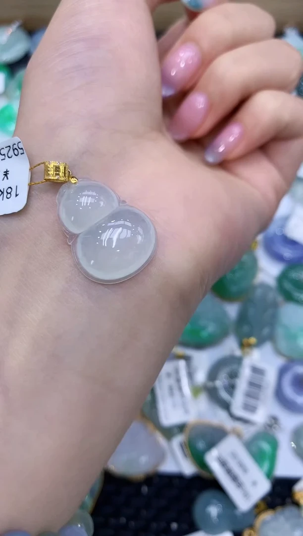 翡翠18K金镶嵌颈饰111111111111