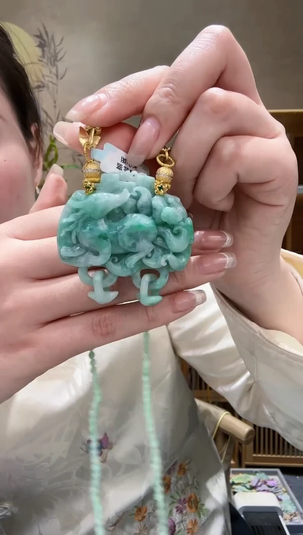 【闪购商品】翡翠颈饰未镶嵌吊坠