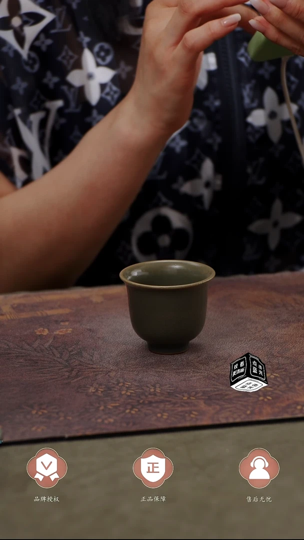 瓷片国非遗大师王君子章款煤烧铃铛杯....