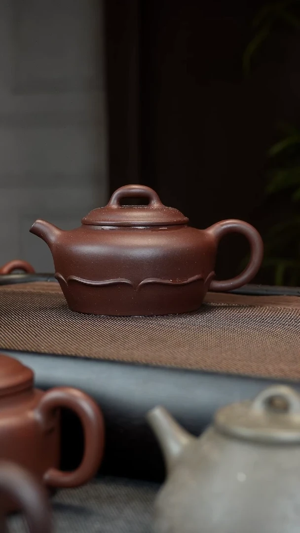 【闪购商品】紫砂茶壶陈腐老紫泥 莲280CC