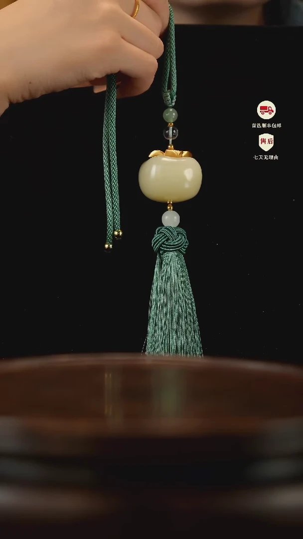 云南石竹叶青雕刻：柿柿如意车挂