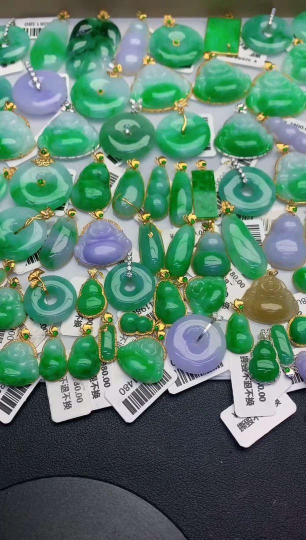 颈饰18K金镶嵌翡翠缅甸天然翡翠a货