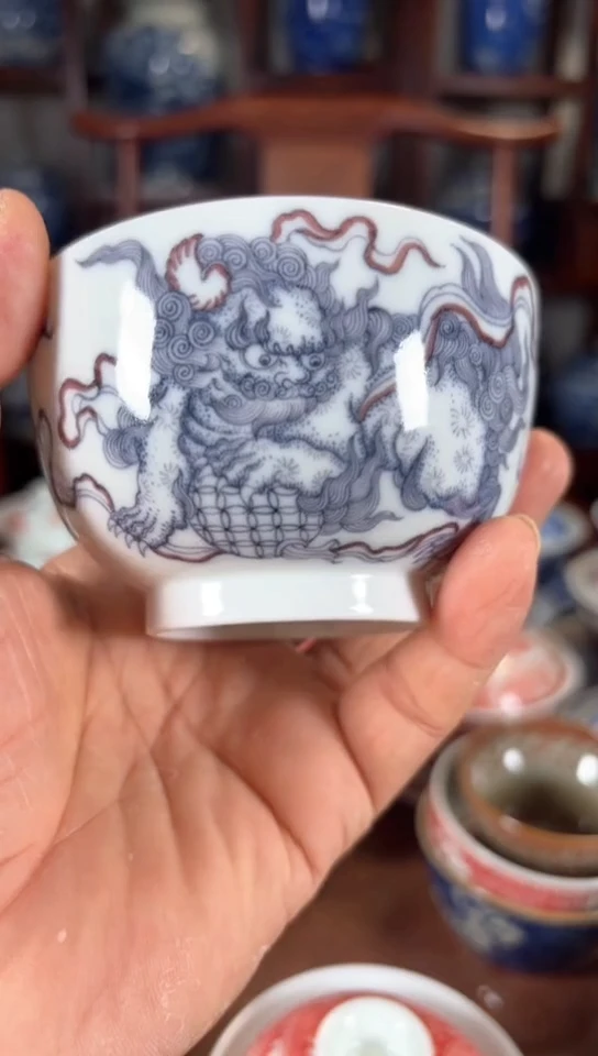 柴窑釉里红双狮纹杯杯