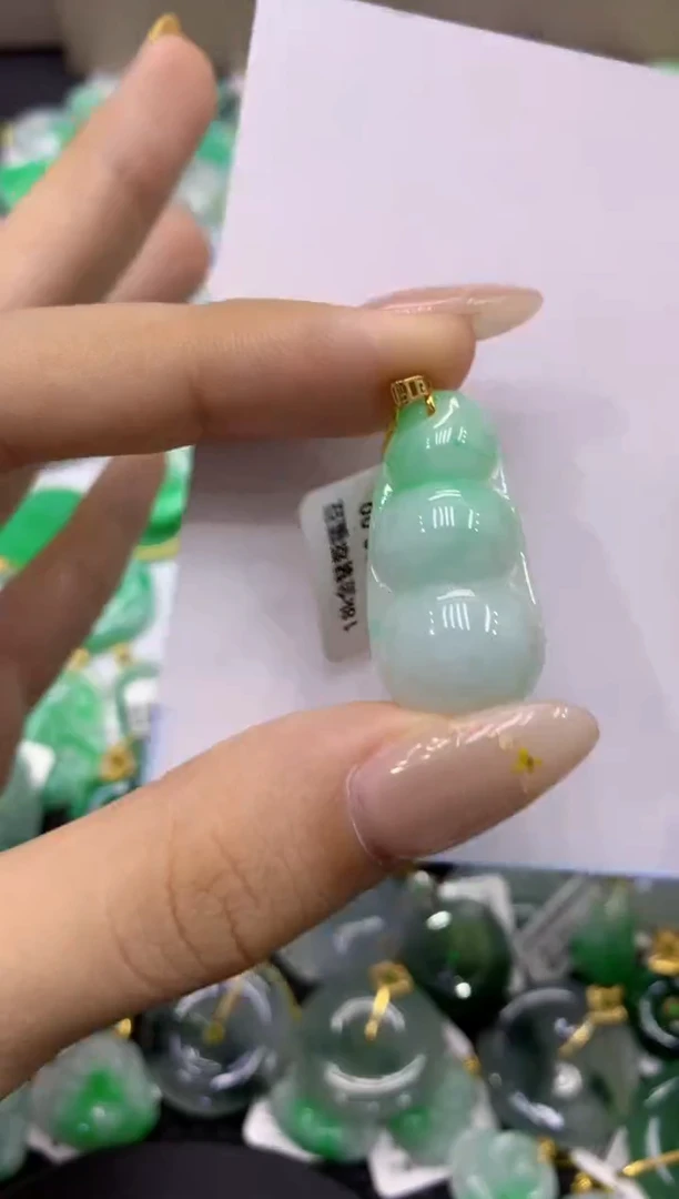 颈饰18K金镶嵌翡翠天然缅甸翡翠A货
