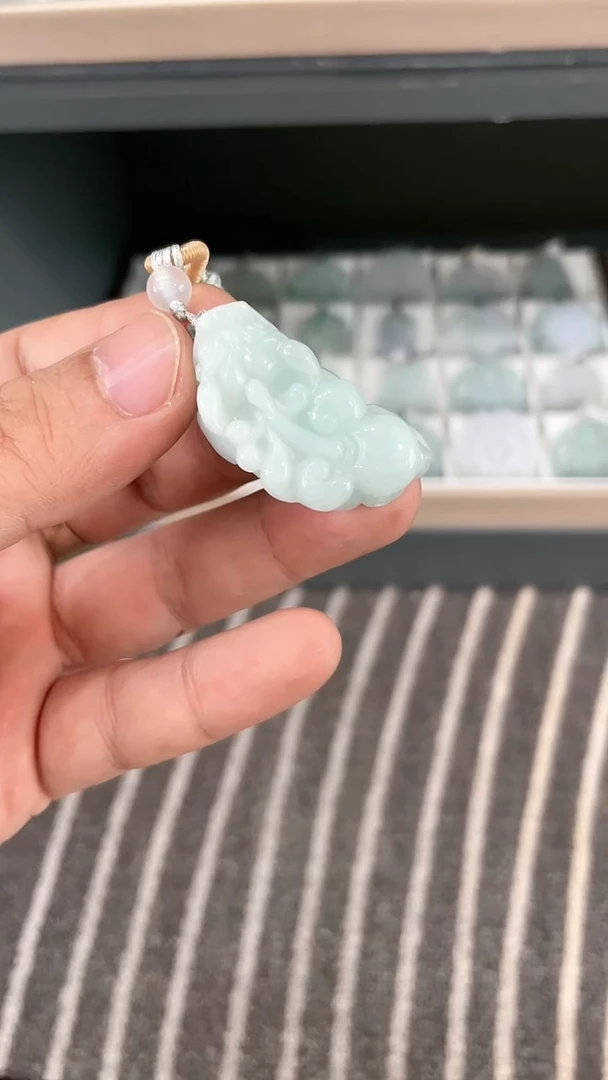 翡翠未镶嵌颈饰..../6/5/ 755