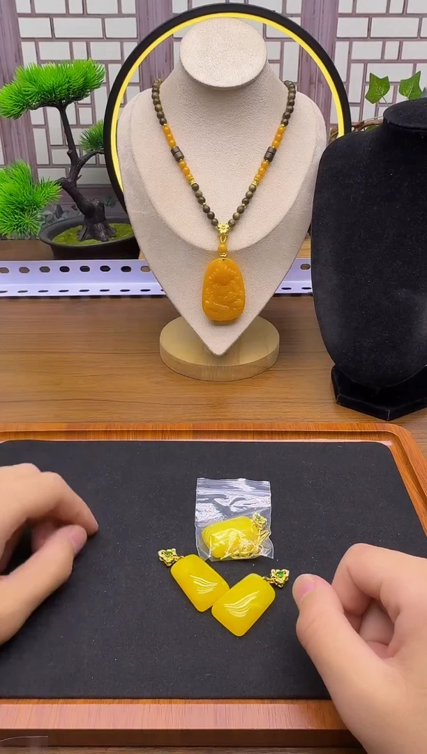 蜜蜡吊坠(赠链)14K金镶嵌D10