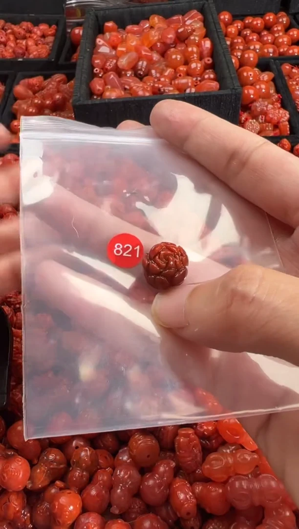 颈饰未镶嵌南红玛瑙1