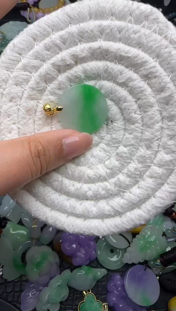 颈饰未镶嵌翡翠缅甸翡翠吊坠