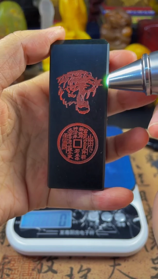 寿山石印石墨绿冻石 气吞万里如虎